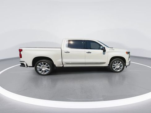 Used 2022 Chevrolet Silverado 1500 High Country w/ High Country Premium Package AWD/4WD image 13
