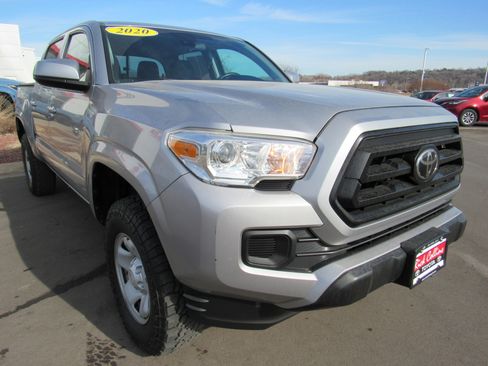 Used 2020 Toyota Tacoma SR image 4