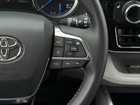 Used 2020 Toyota Highlander XLE FWD image 16
