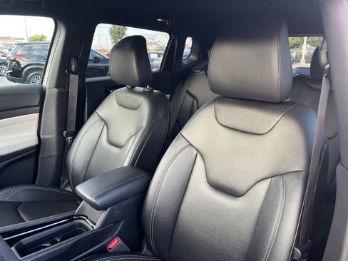 Used 2025 Jeep Compass Limited image 27