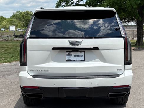 Used 2025 Cadillac Escalade Sport Platinum w/ LPO, ONYX Package AWD/4WD image 6