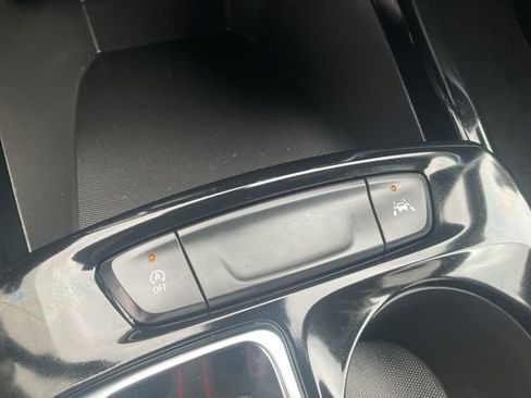 Used 2025 Chevrolet Trax RS w/ Driver Confidence Package FWD image 19