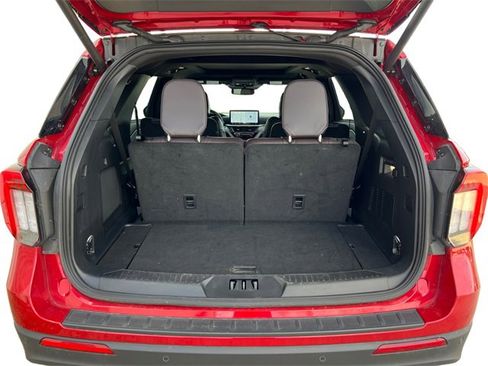 Certified 2025 Ford Explorer Platinum w/ Ultimate Package image 18