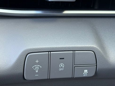 Used 2024 Hyundai Elantra SE FWD image 37