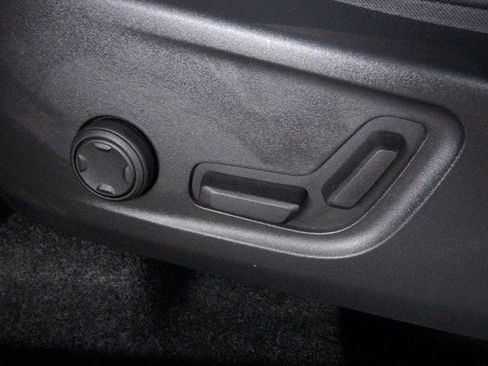 Certified 2025 Volvo XC40 B5 Plus image 12