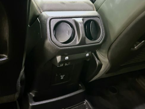 Used 2024 Jeep Wrangler High Altitude image 28