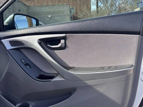 Used 2015 Hyundai Elantra SE w/ Option Group 02 image 12