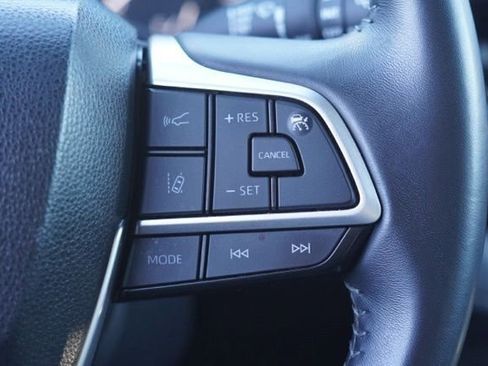 Used 2024 Toyota Highlander XSE image 21