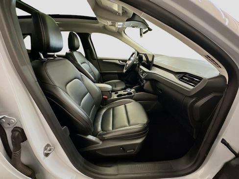 Used 2025 Ford Escape Platinum AWD/4WD image 34