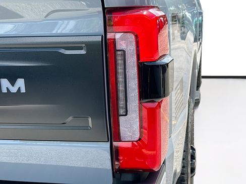 Used 2024 Ford F250 Platinum w/ FX4 Off-Road Package image 33