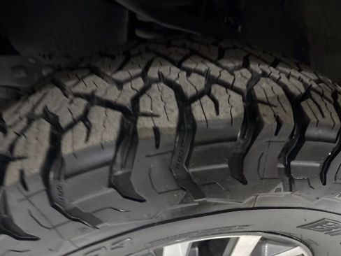 Used 2019 Toyota Tacoma TRD Off-Road w/ Technology Package image 38