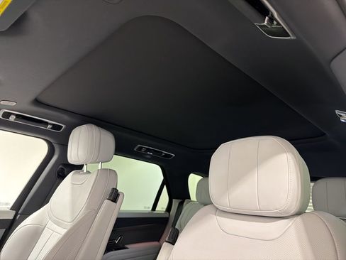 Used 2025 Land Rover Range Rover Sport SE image 19