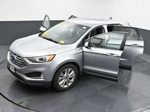 Used 2022 Ford Edge Titanium image 41