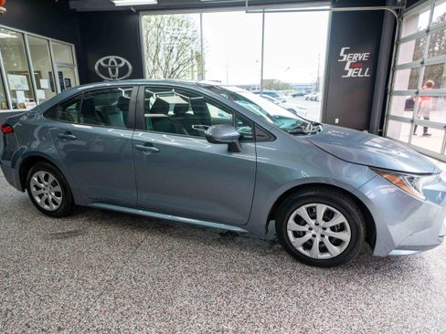 Used 2024 Toyota Corolla LE image 5