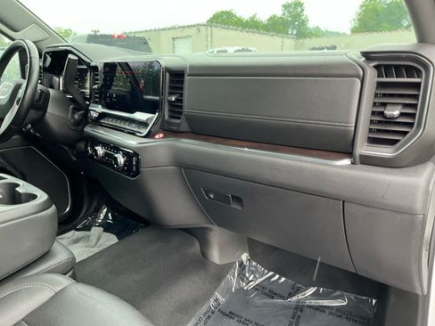 Used 2024 GMC Sierra 1500 SLT AWD/4WD image 38