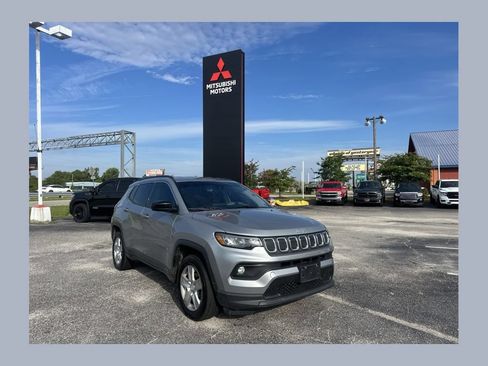 Used 2022 Jeep Compass Latitude w/ Convenience Group AWD/4WD image 1