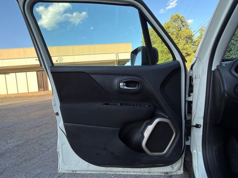 Used 2017 Jeep Renegade Sport w/ Power & Air Group FWD image 10