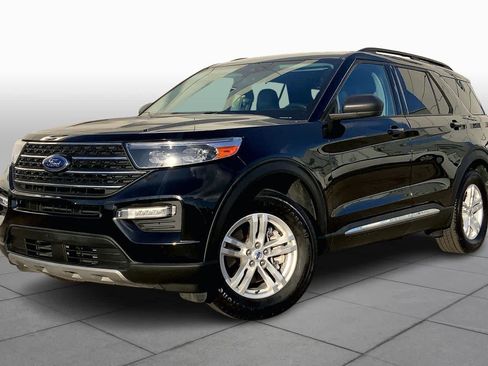 Used 2023 Ford Explorer XLT w/ Equipment Group 202A image 2