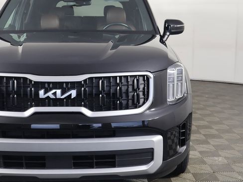 Used 2024 Kia Telluride EX w/ EX Captain's Chair Package image 16