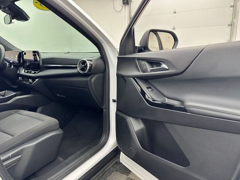 Used 2025 Chevrolet Equinox LT FWD image 31