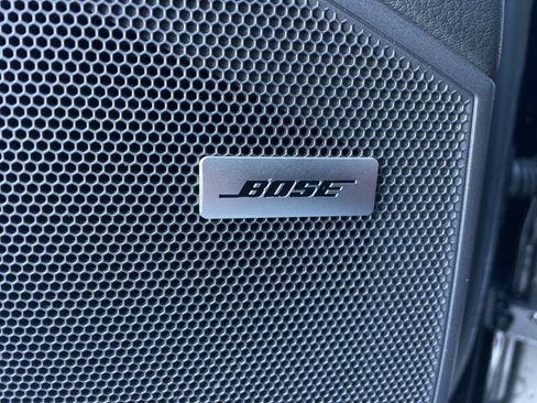 Certified 2023 Porsche Cayenne Platinum Edition image 31