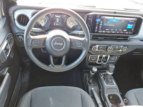 Used 2025 Jeep Gladiator Sport image 12