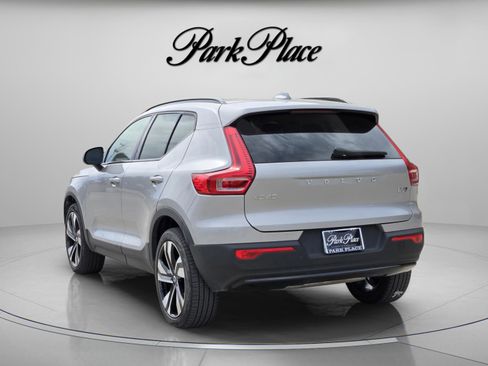 Used 2025 Volvo XC40 B5 Plus AWD/4WD image 3