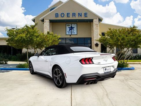 Used 2024 Ford Mustang Convertible image 3