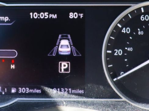 Used 2021 Nissan Versa SV FWD image 41