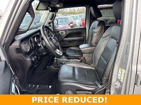 Used 2019 Jeep Wrangler Unlimited Sahara image 14