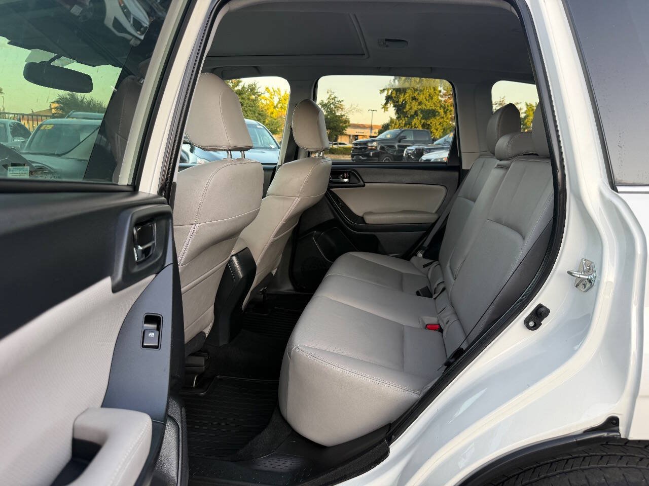 Used 2016 Subaru Forester 2.5i Limited AWD/4WD image 10