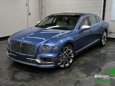 Used 2023 Bentley Flying Spur W12 image 2