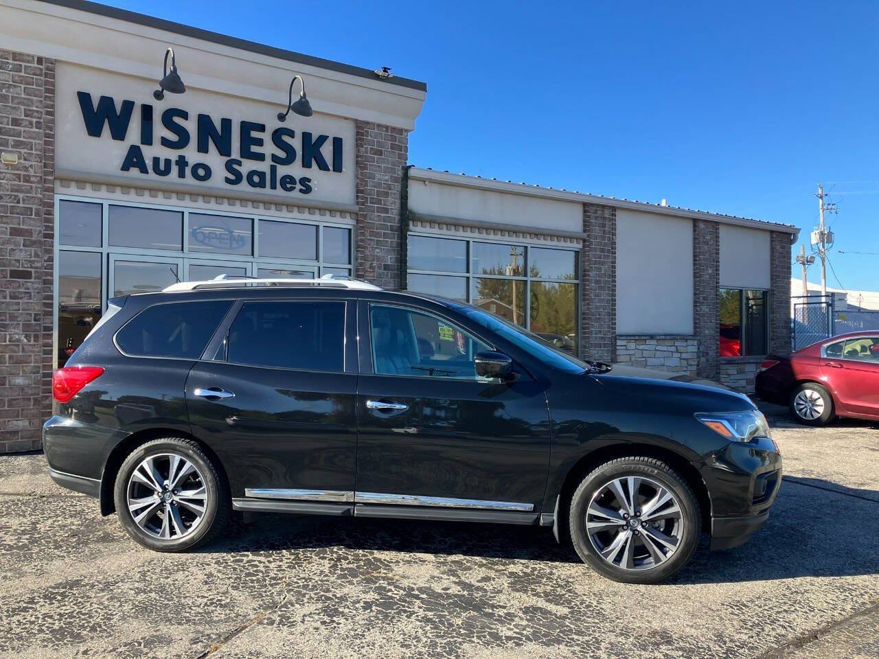 Used 2017 Nissan Pathfinder Platinum w/ Cargo Package AWD/4WD image 2
