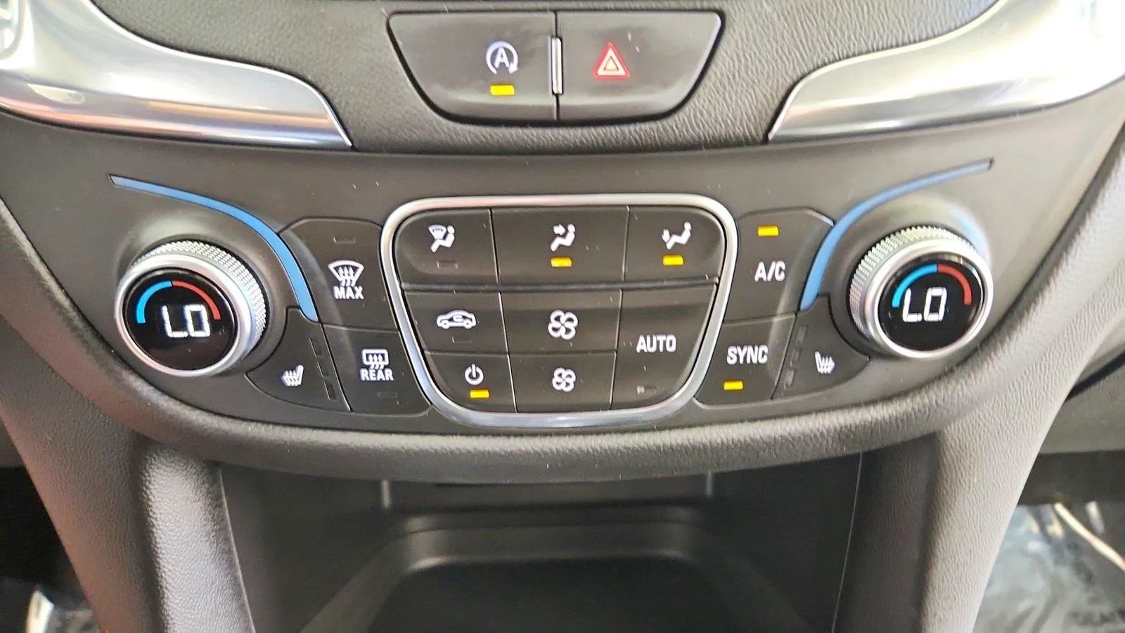 Used 2023 Chevrolet Equinox LT FWD image 22