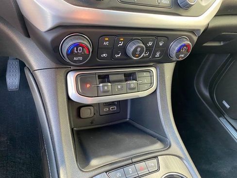 Used 2023 GMC Acadia SLT w/ Technology Package image 24