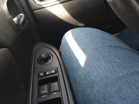 Used 2013 Chrysler 200 LX FWD image 20