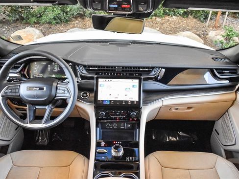 Used 2022 Jeep Grand Cherokee Limited 4xe w/ Luxury Tech Group II image 13