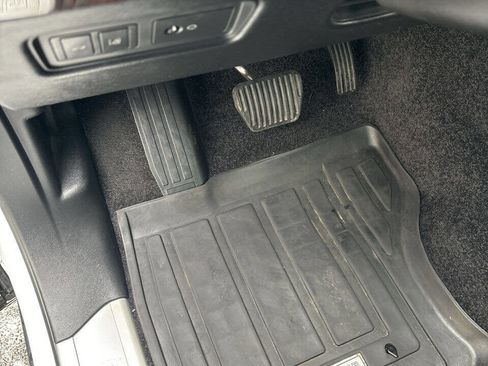 Used 2017 Land Rover Range Rover HSE image 28