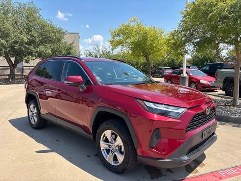Used 2025 Toyota RAV4 XLE AWD/4WD image 3