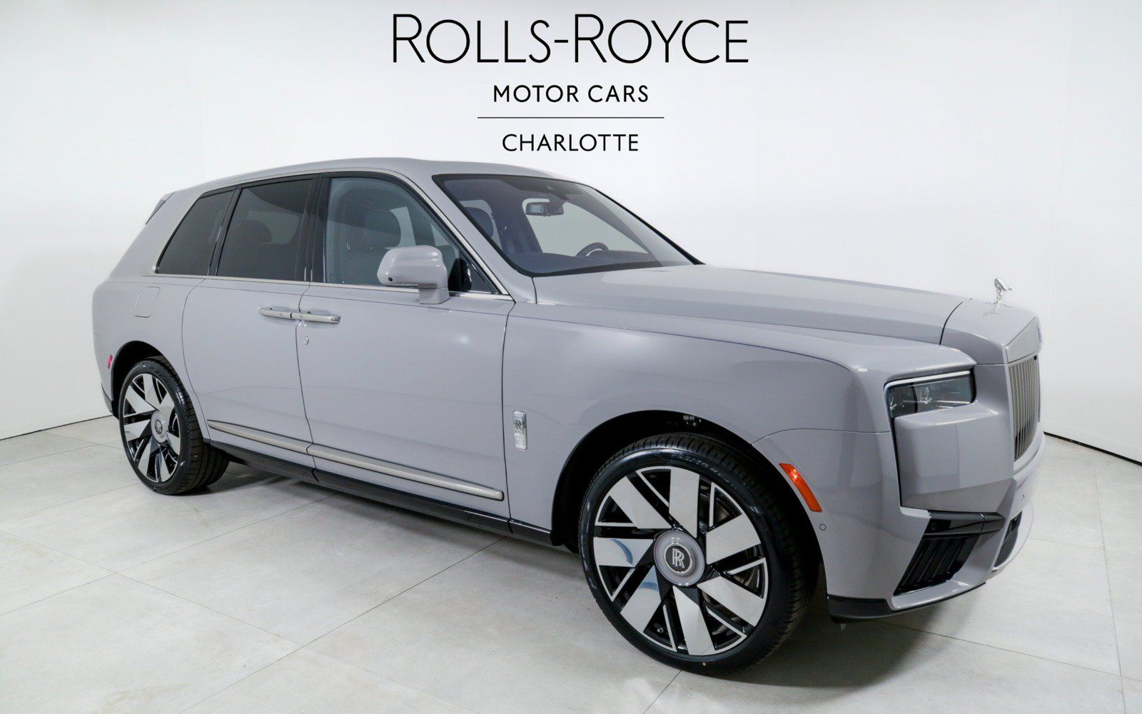 Used 2025 Rolls-Royce Cullinan AWD/4WD image 5