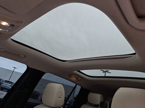 Used 2021 Mercedes-Benz GLB 250 4MATIC w/ Premium Package image 14