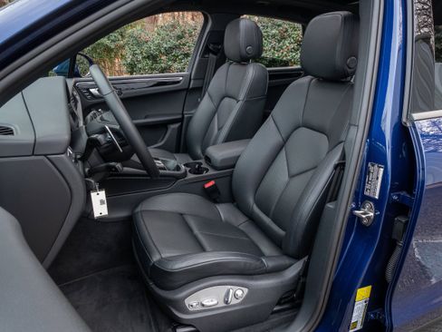 Used 2025 Porsche Macan image 5