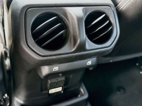 Used 2022 Jeep Wrangler Unlimited Sahara AWD/4WD image 28