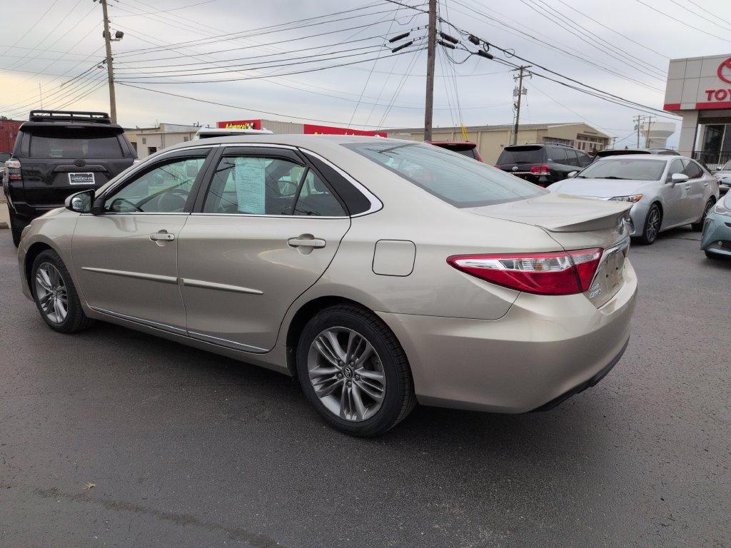 Used 2017 Toyota Camry SE FWD image 3