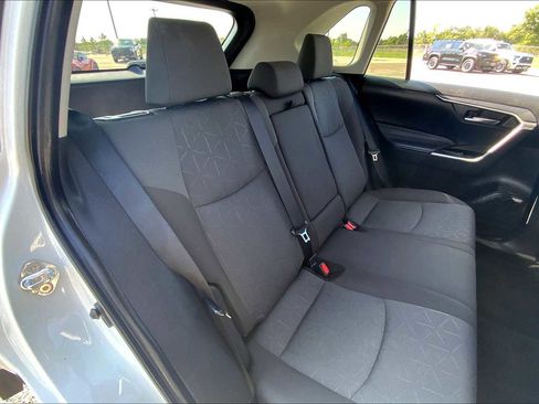 Used 2022 Toyota RAV4 XLE FWD image 19