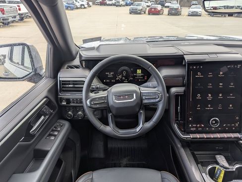 Used 2025 GMC Yukon AT4 w/ AT4 Premium Package image 3