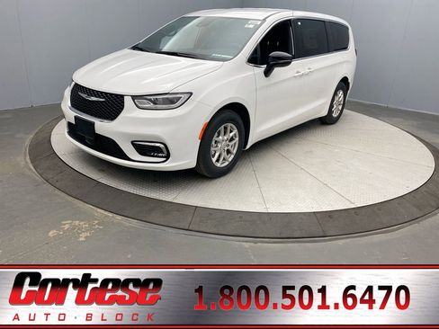 New 2026 Chrysler Pacifica Select FWD image 1