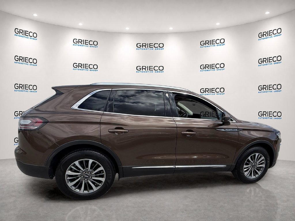 Used 2022 Lincoln Nautilus FWD w/ Premium Package image 8