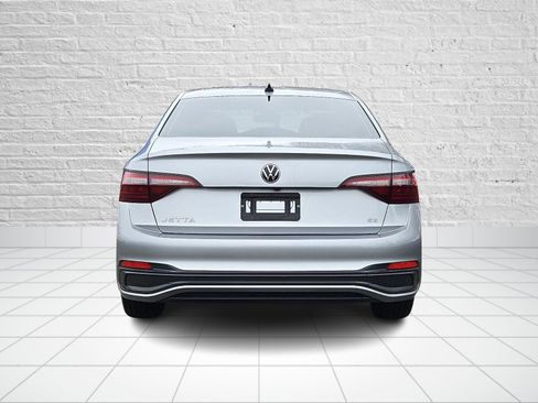 Used 2023 Volkswagen Jetta SE w/ Panoramic Sunroof Package image 5