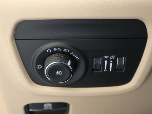 New 2023 Jeep Grand Cherokee L Limited w/ Luxury Tech Group II image 18